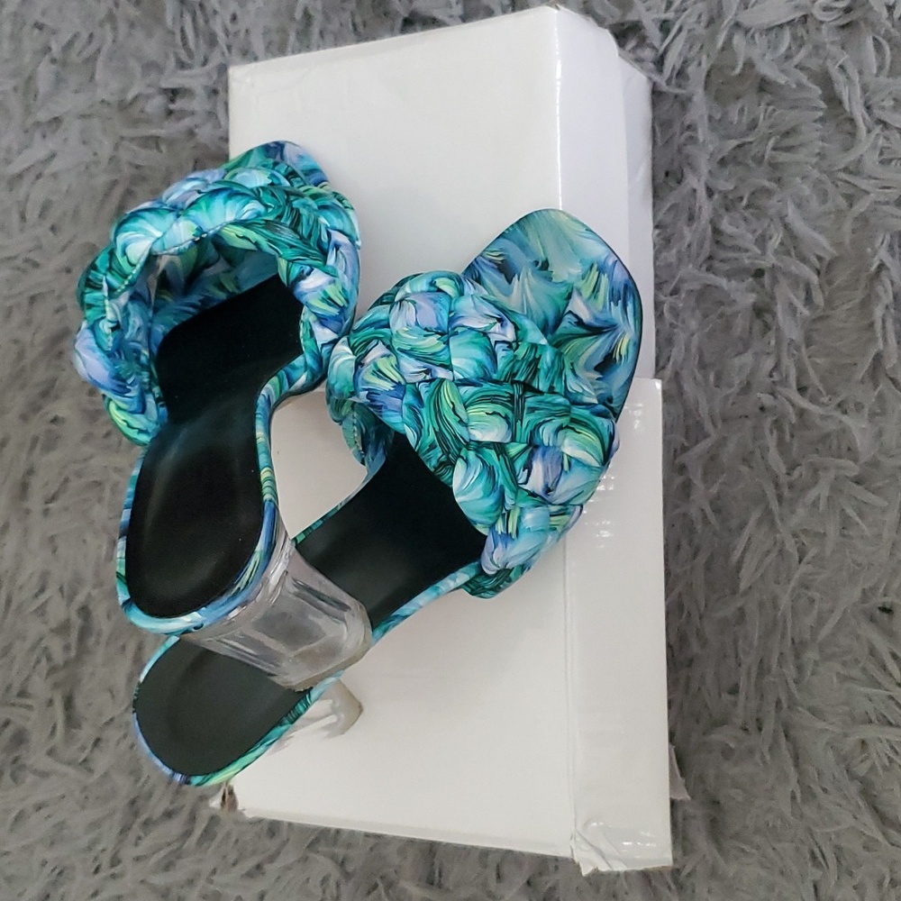Graphic Weave Detail Clear Chunky Heels - Picture 4 of 8